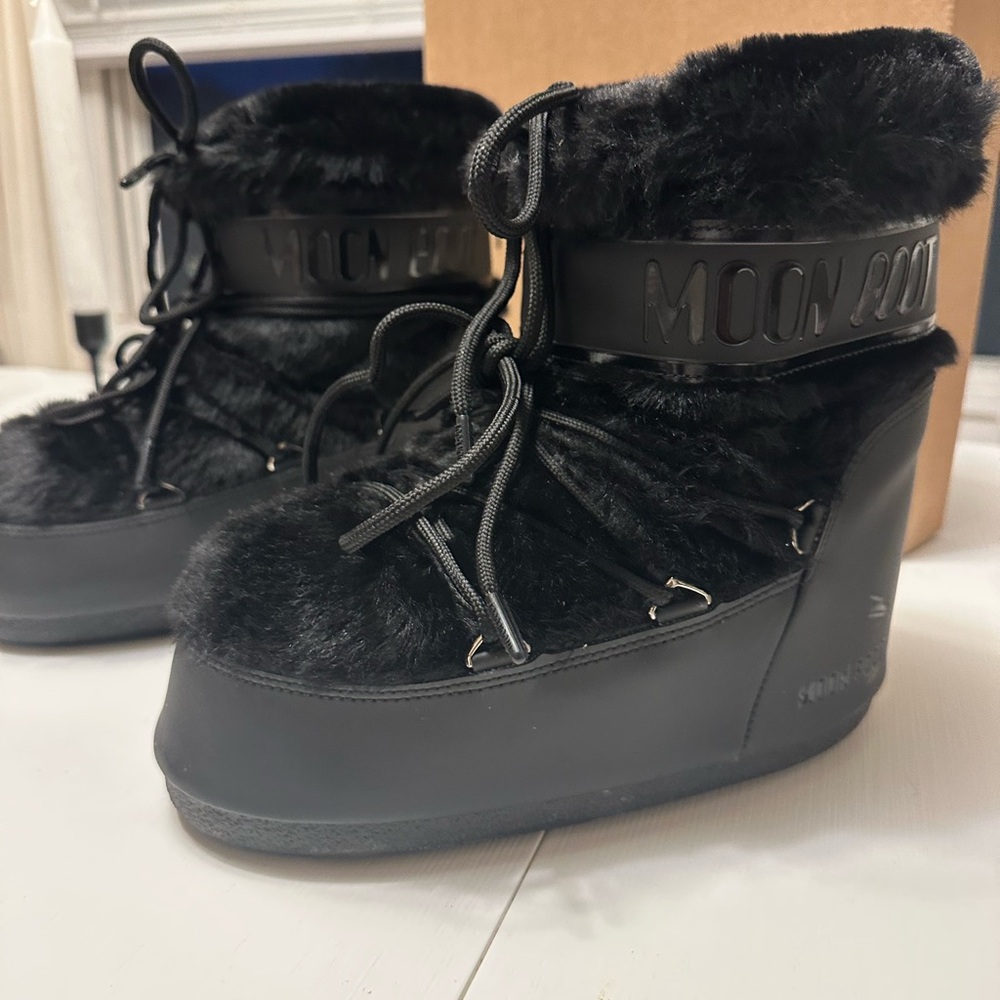 Moon Boot Women's Black Fur Snow Boots WORN 1X!!!